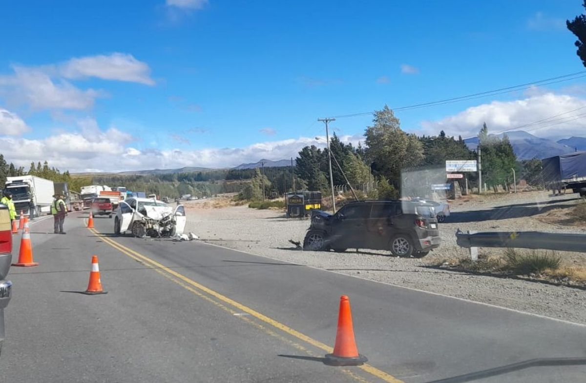 Ruta 40: Violento choque frontal cerca del puente del Ñirihuau