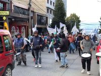 Reclamo salarial: UTHGRA marchó por el centro de la ciudad