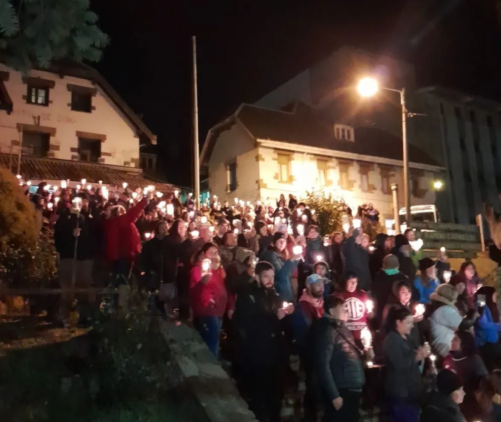 Video: Con un "velatón", los trabajadores de Salud del Hospital profundizaron sus reclamos