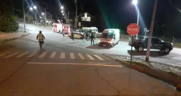 Una mujer herida tras violento choque en Diagonal Capraro y Mitre