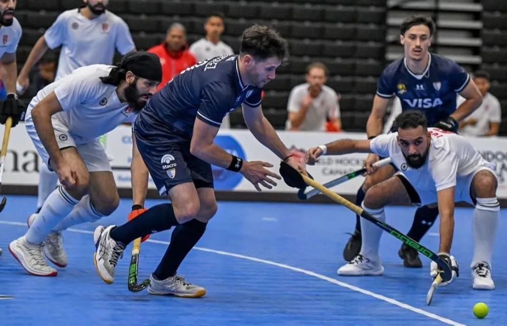 El barilochense Facundo Navarro Guastelli marcó tres goles en la primera jornada del Panamericano