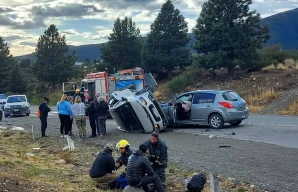 Choque y vuelco en la rotonda de Diarco
