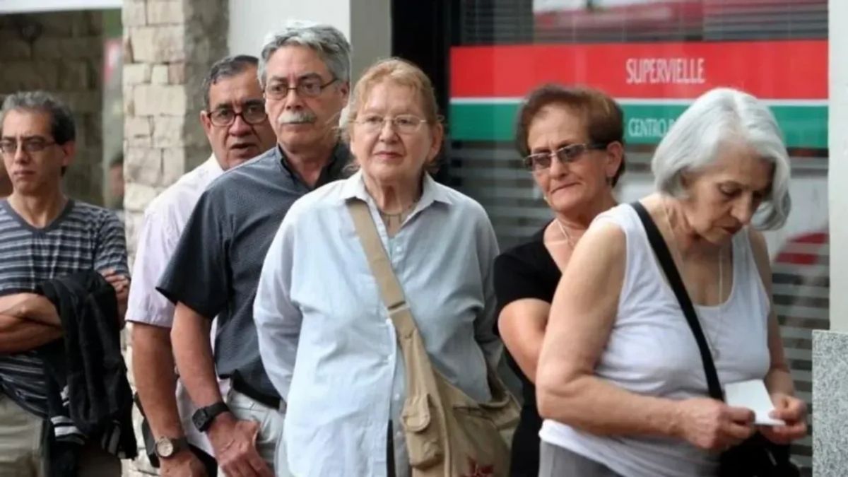 Exministro de Macri propuso elevar la edad jubilatoria e igualarla en 68 años para hombres y mujeres