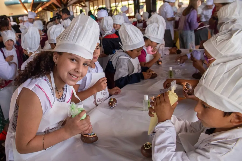 Con los "chocolateros por un día" arrancó la Fiesta Nacional del Chocolate en Bariloche
