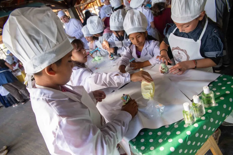 Cholateros por un Día: Estudiantes de la Escuela de Hotelería compartirán su talento con los más peqeños