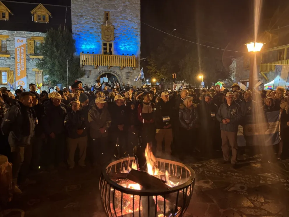 Emotiva Vigilia en Bariloche en Conmemoración del Día del Veterano y de los Caídos en la Guerra de Malvinas