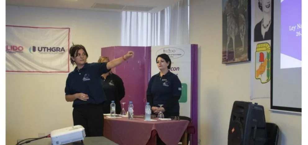 Comisaría de la Familia capacitó a mujeres que forman parte de UTHGRA