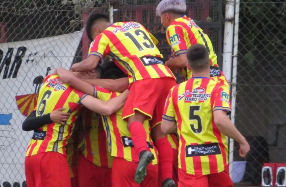 Cruz del Sur goleó a Estudiantes y Arco Iris aprovechó para ser puntero en soledad