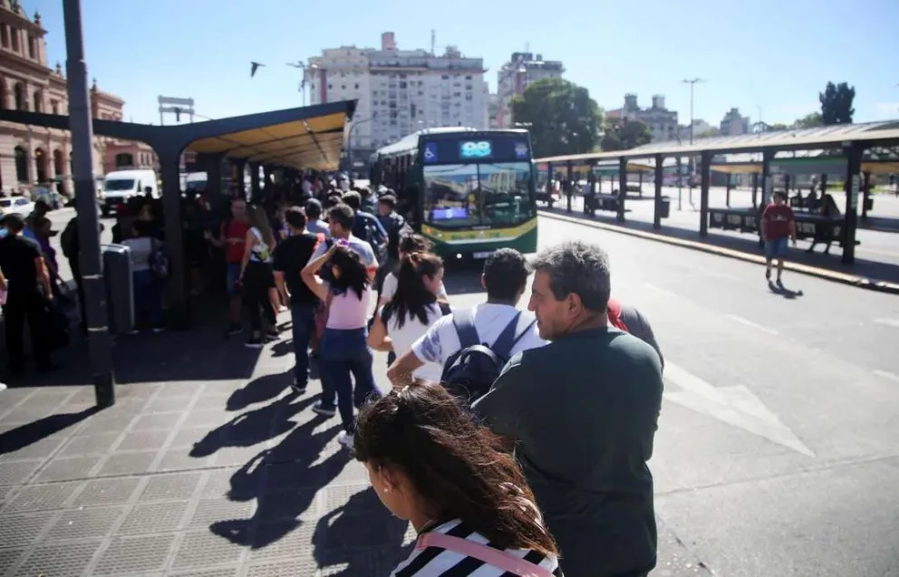 El paro de colectivos anunciado por la UTA solo afectará al AMBA
