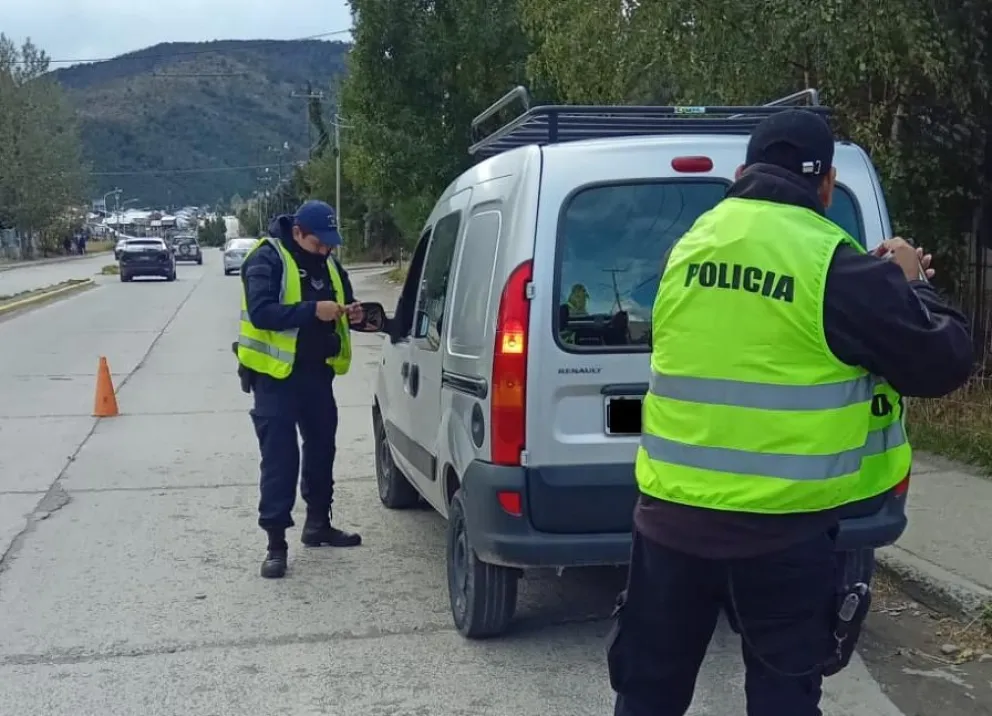 Dos detenidos durante distintos controles policiales en la ciudad