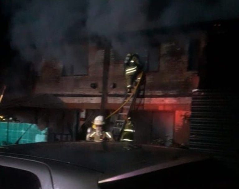 Voraz incendio consumió una vivienda en el Km 13