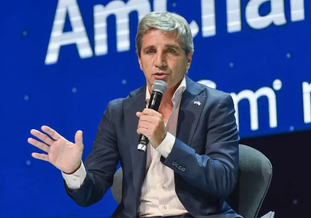 Caputo adelantó que el Gobierno irá a la Justicia si el Congreso logra rechazar el veto