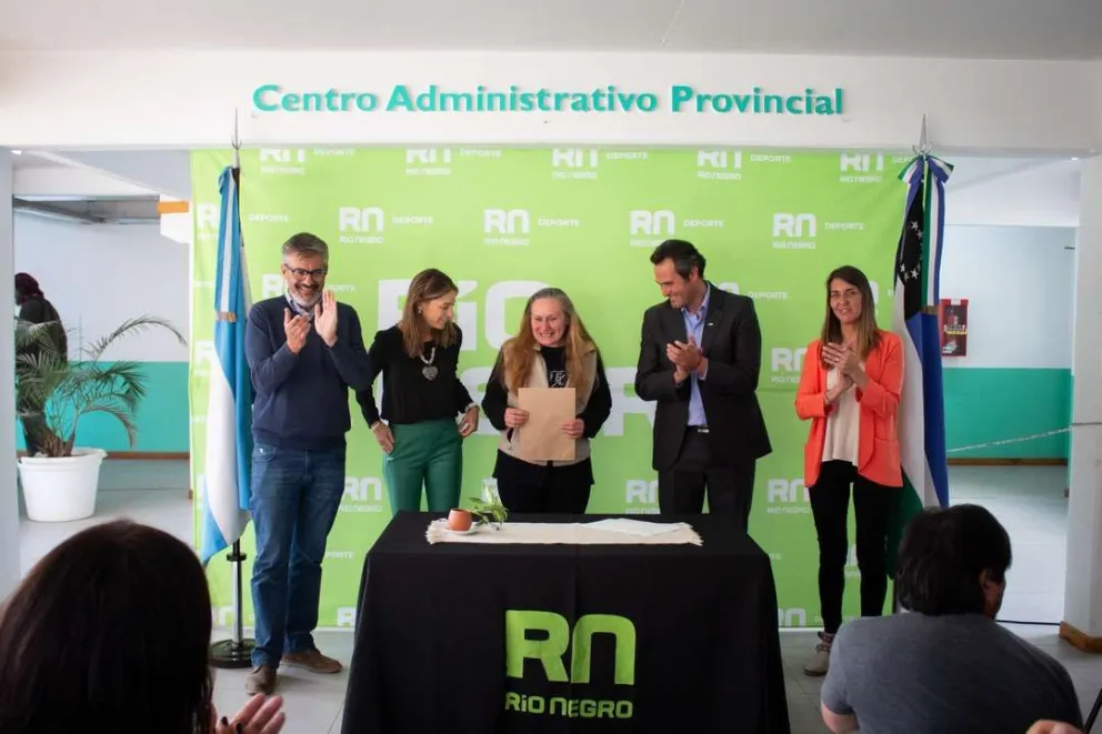 Junto con Provincia el IMTVHS entrego escrituras a familias por la Ley Pierri