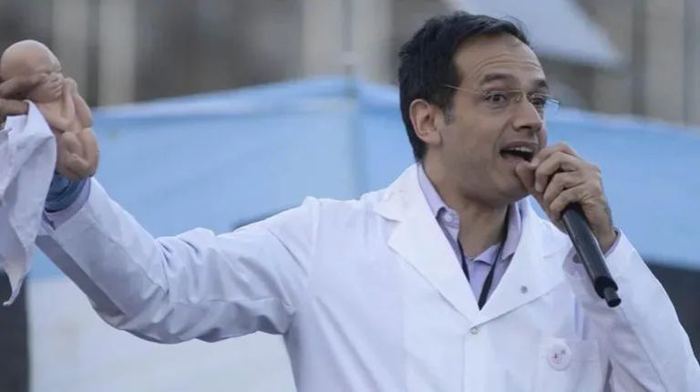 El médico Rodríguez Lastra cumplió la pena por negarse a realizar un aborto, y ya puede volver a ejercer