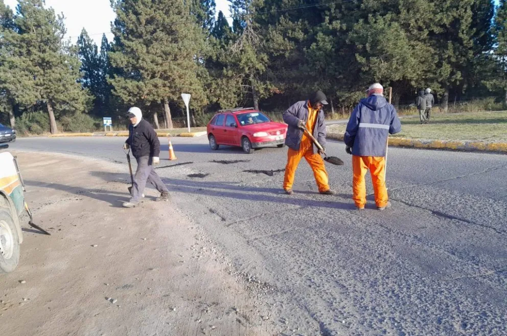 Continúan los trabajos de bacheo en Bariloche