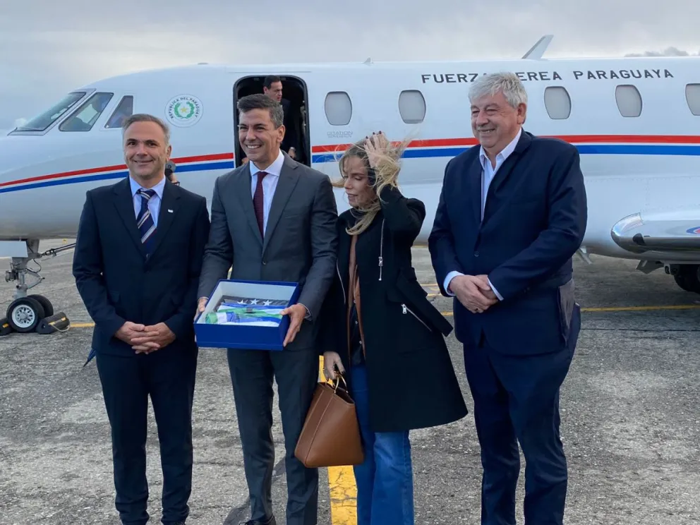 El presidente de Paraguay, Santiago Peña llegó a Bariloche para participar del Foro Llao Llao