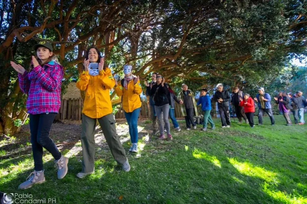 Realizaron un abrazo simbólico a la Intendencia de Parques en rechazo a los despidos 