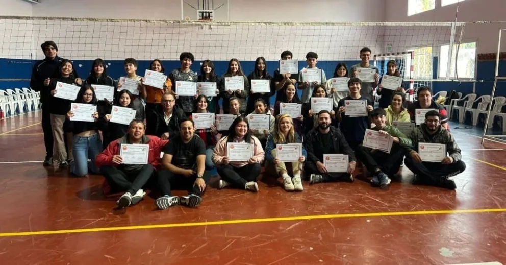 El vóley municipal brindó un curso de arbitraje 
