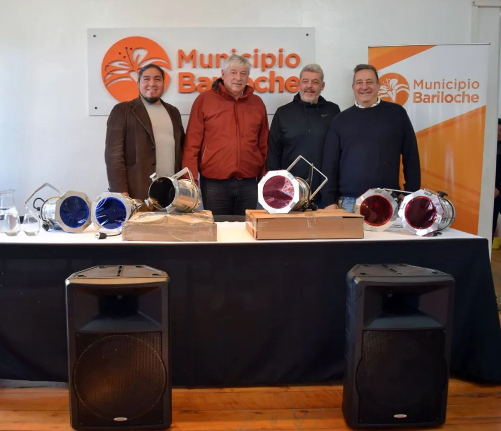 Una discoteca donó luces y equipamiento de sonido a la Municipalidad