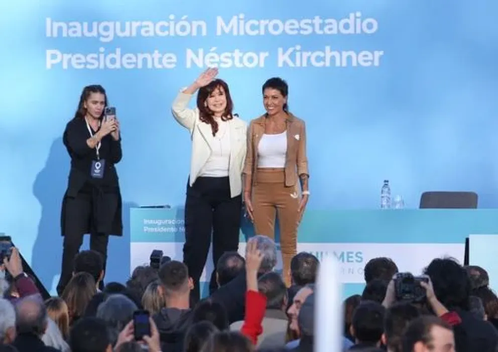 Cristina reapareció con críticas a Milei: "La gente se caga de hambre"