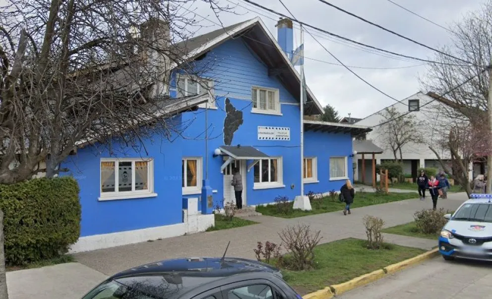 Siete delincuentes armados protagonizaron una violenta entradera en Villa La Angostura