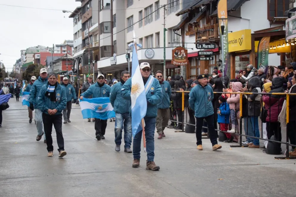 Con el tradicional desfile, Bariloche celebró su 122 aniversario