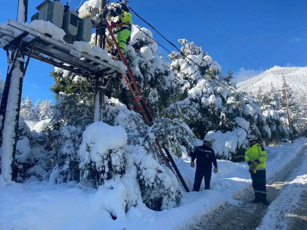 El temporal provocó cortes del suministro eléctrico en distintos barrios