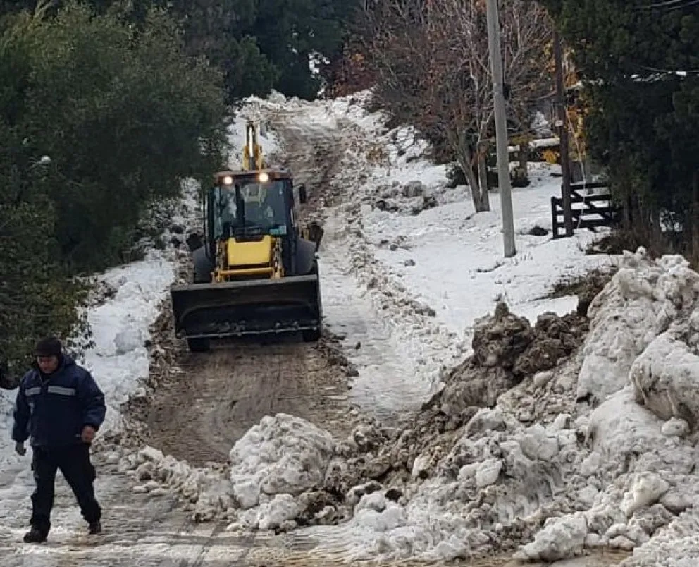 Durante la "ventana" de buen tiempo, avanzan los trabajos para anticiparse a más nevadas