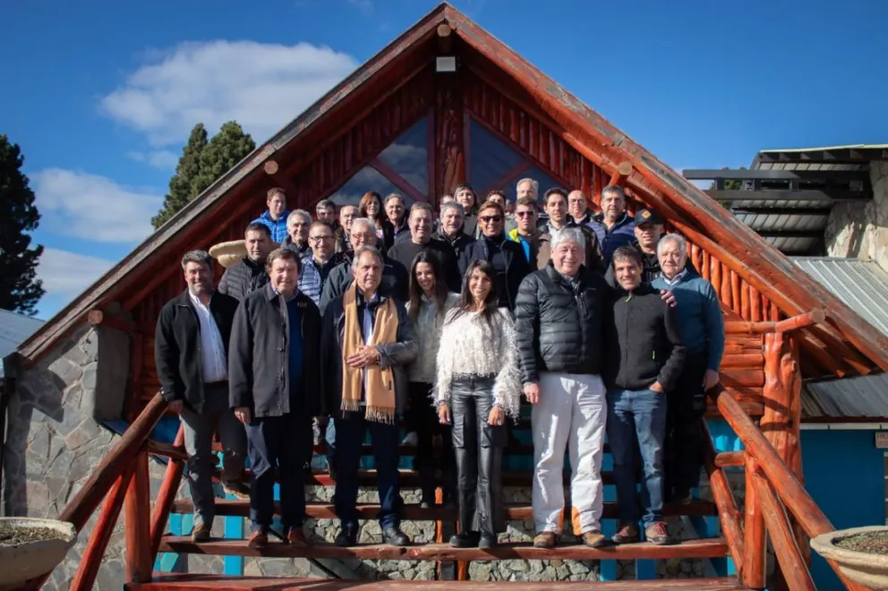 Scioli presentó en Bariloche un proyecto de ampliación del aeropuerto local