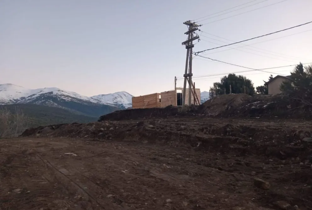 Barrios sin luz por una máquina vial que cortó un cable subterráneo de media tensión