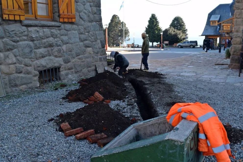 Sigue el recambio y colocación de nuevas luminarias en el Centro Cívico