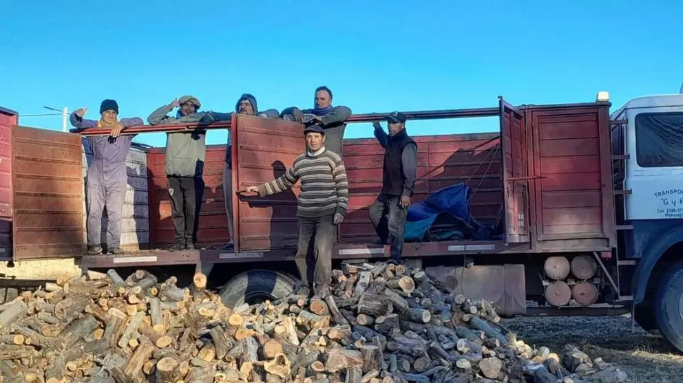 Plan Calor: Continúa el operativo provincial para que la leña llegue a las familias