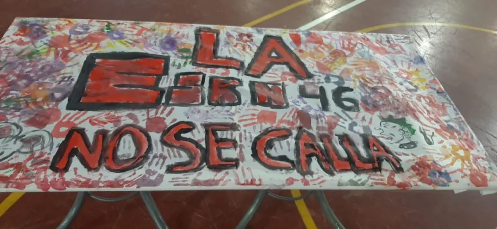 Alumnos del CEM 46 realizaron una "sentada" pidiendo mejoras edilicias