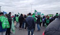 Incidentes en Córdoba a la espera de Milei: ATE bloquea accesos al aeropuerto y se enfrentó a la Gendarmería