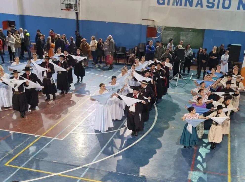 Bariloche festejó el 25 de Mayo con una fiesta tradicional en el Gimnasio N°1