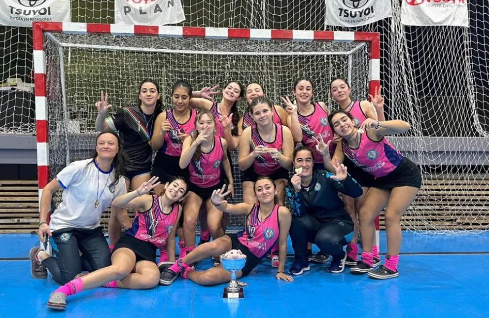 Las chicas de San Esteban son tricampeonas nacionales de hockey pista Sub16