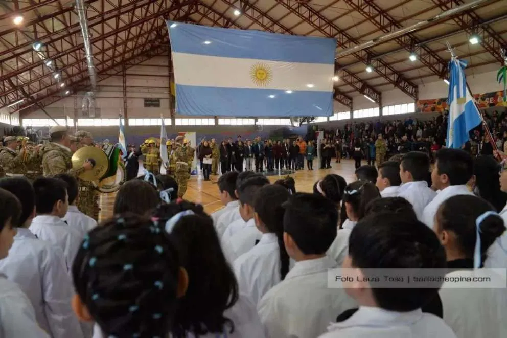Legisladora Lacour: "No estamos en contra de la bandera mapuche"