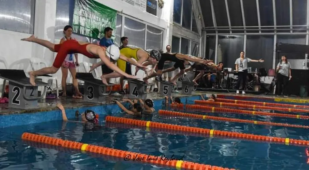 Pehuenes fue campeón provincial de natación en su casa