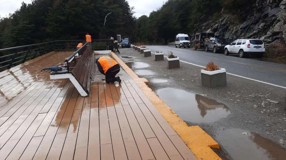 Con fondos de la Ecotasa, realizan tareas de mantenimiento en Punto Panorámico