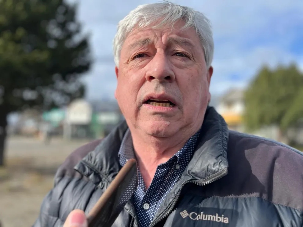 Cortés anunció que llegarán las nuevas "perchas" para acarrear vehículos en infracción