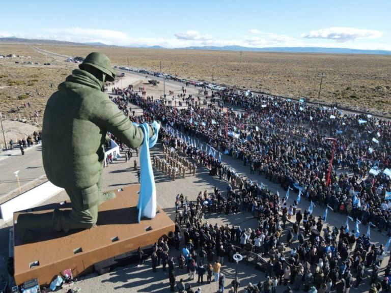 Se inauguró en Zapala el monumento al Soldado Argentino Veterano de la
