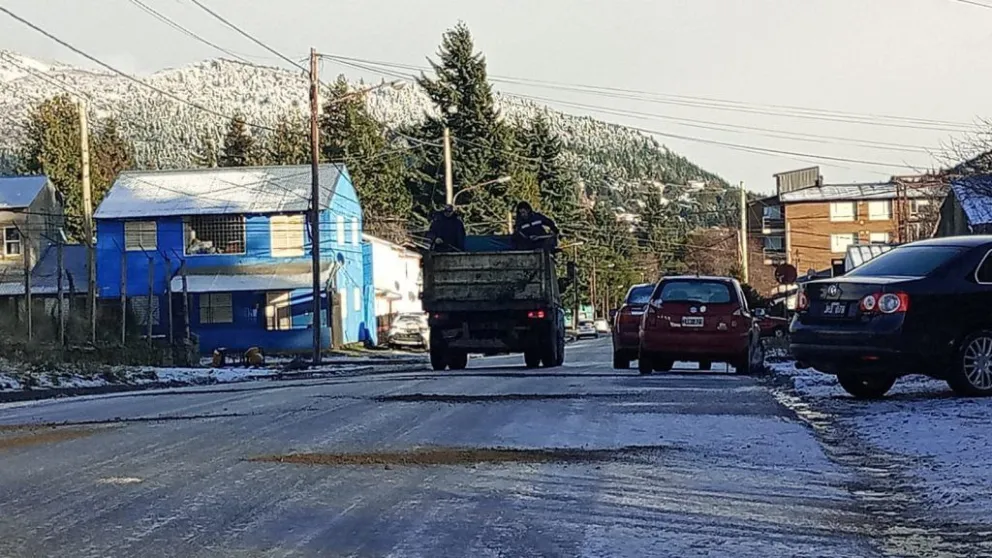 Precaución al transitar por sectores con hielo: mirá cómo sigue el tiempo en Bariloche