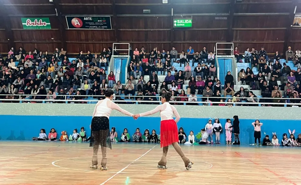 Multitudinaria clase abierta de la Escuela de patín “Manolo Rivero”