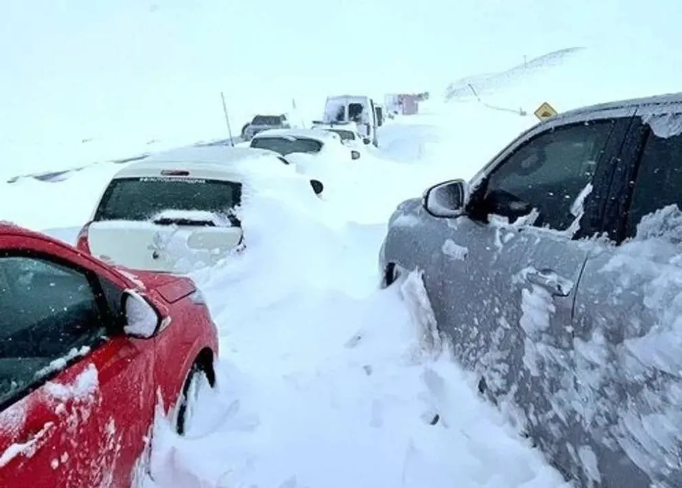 Chubut: El Ejército se movilizó para rescatar a decenas de personas atrapadas en la nieve