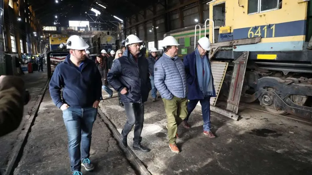 Weretilneck recorrió la estación y los talleres del Tren Patagónico en San Antonio Oeste