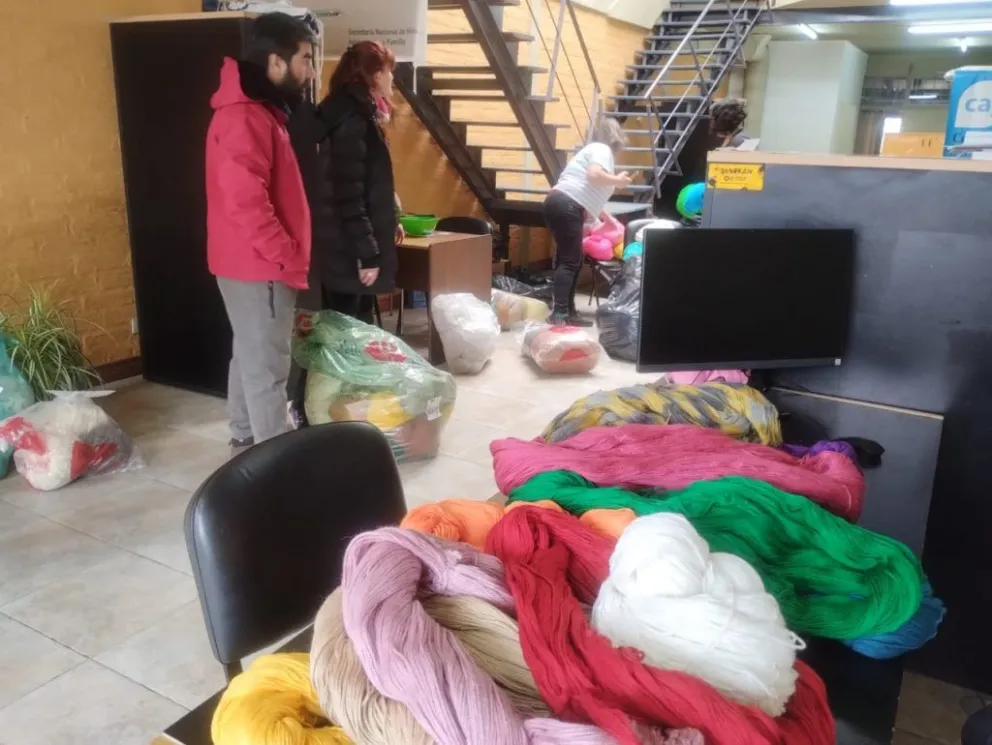 Se realizó la compra colectiva de materia prima para tejedoras