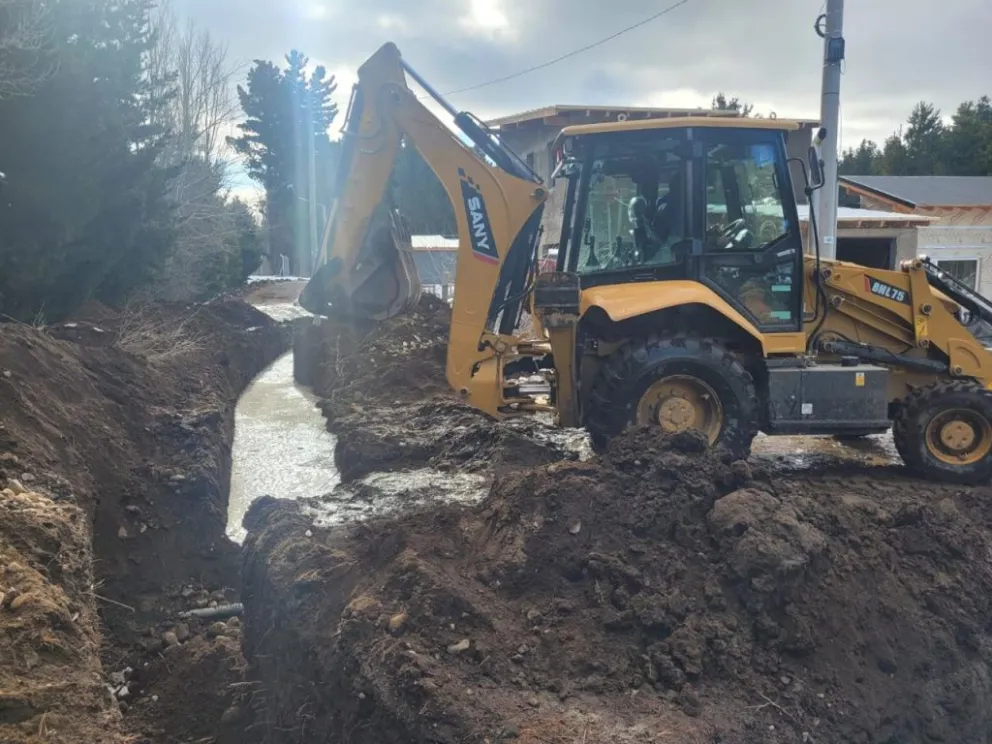 Avanzan los trabajos de entubamiento de caños pluviales en Las Victorias