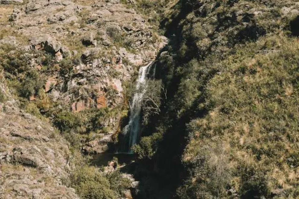 Tragedia en El Maitén: Una docente murió tras caer a un barranco