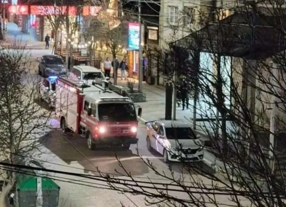 Investigan la muerte de un adolescente que cayó desde un edificio céntrico