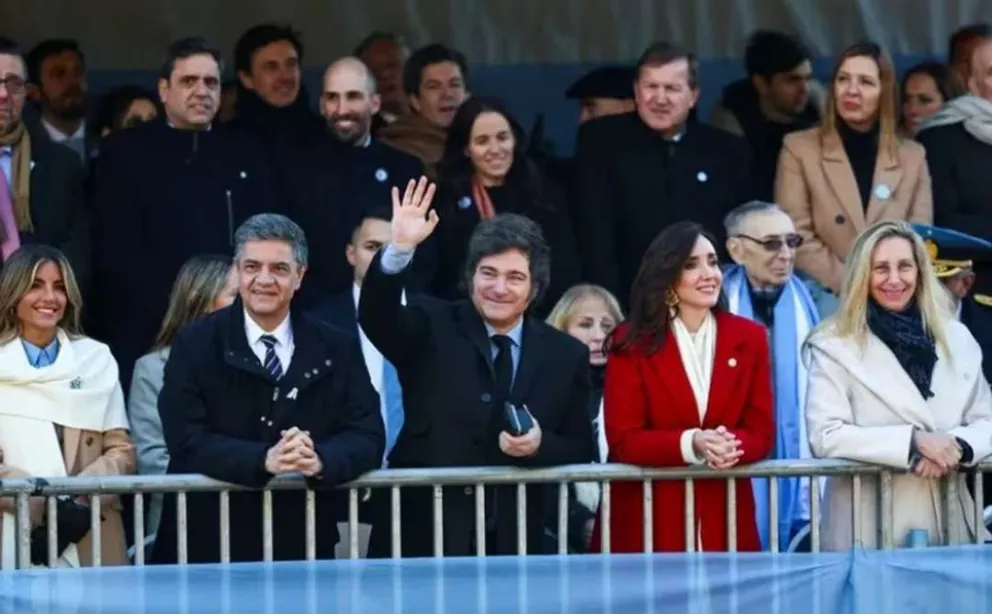 Milei y su gabinete participan del desfile por el Día de la Independencia